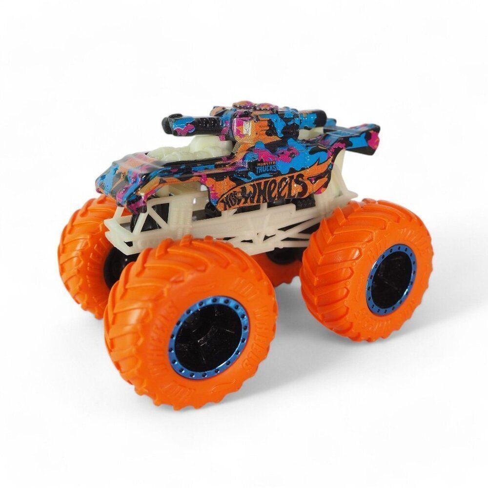 Hot Wheels Invader Tank Monster Jam Glow in the‎ Dark 1:64 Truck Pre-Owned